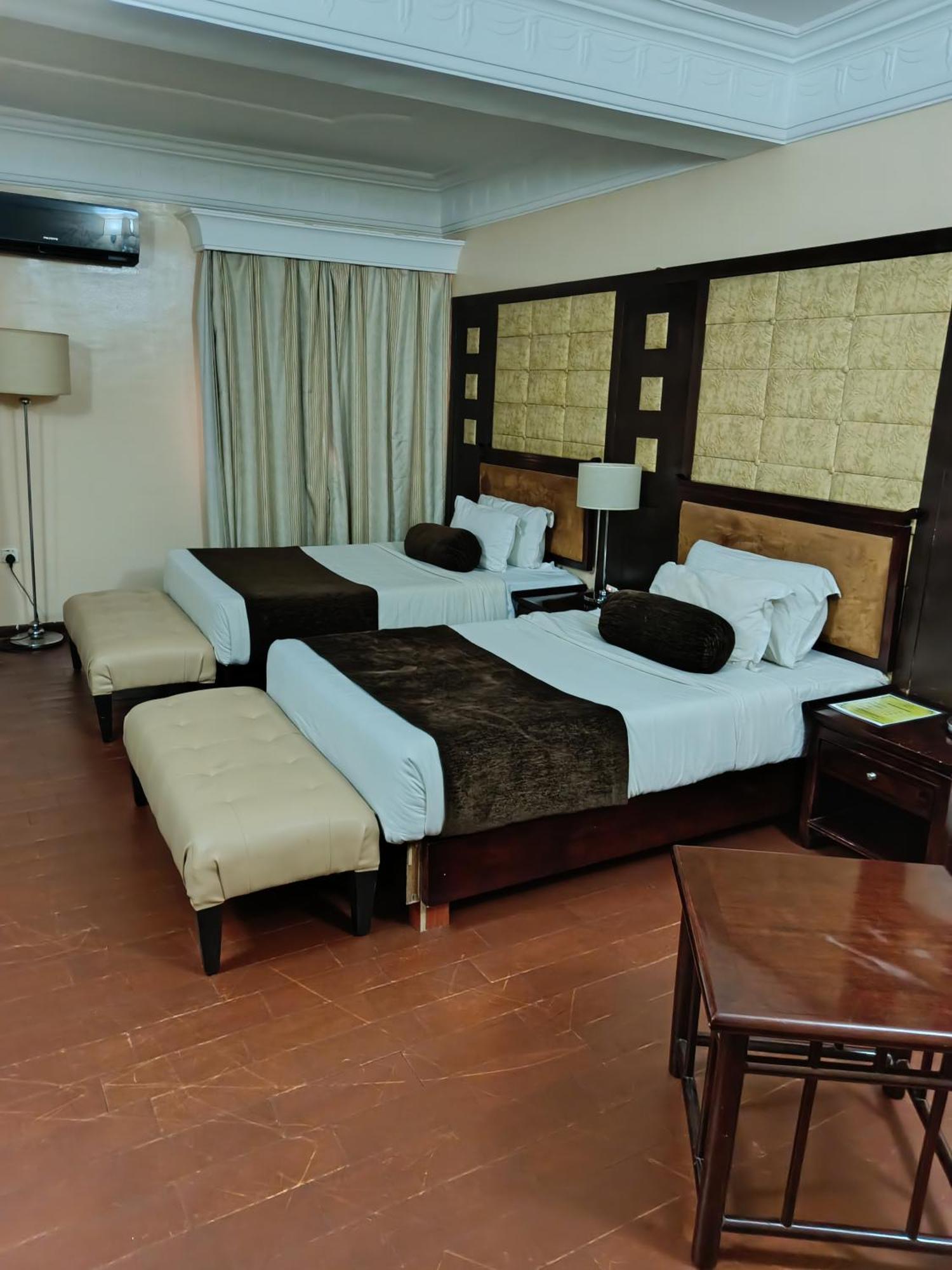 Owu Crown Hotel Ibadan Esterno foto